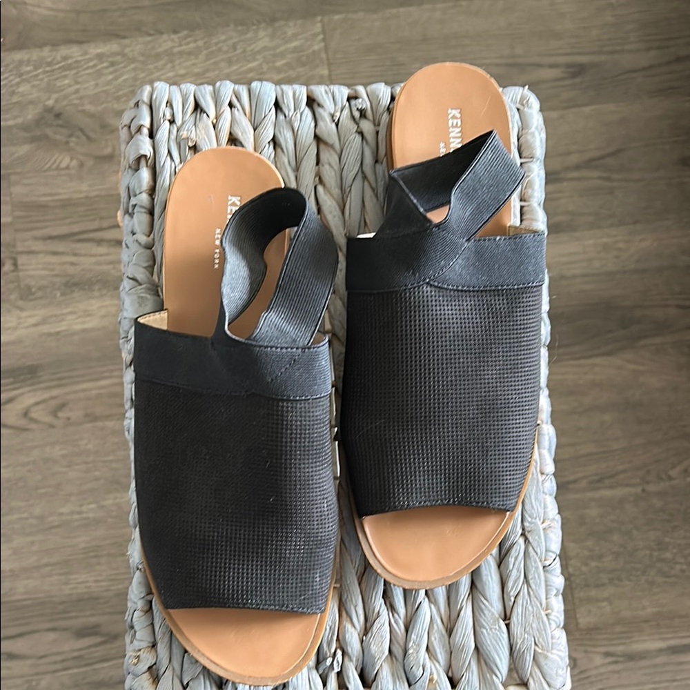 Kenneth Cole Black Slide Sandals Minimalist Design